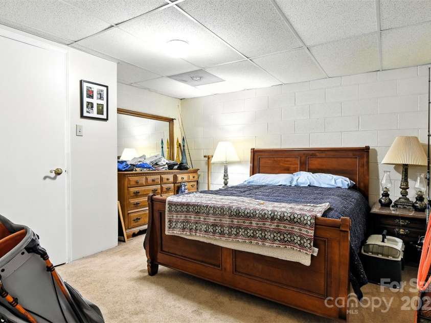 530 5th Street, Hickory, NC 28601.  MLS# CAR4289321, YatesRealty ID 30585. Apartment Bedroom #2