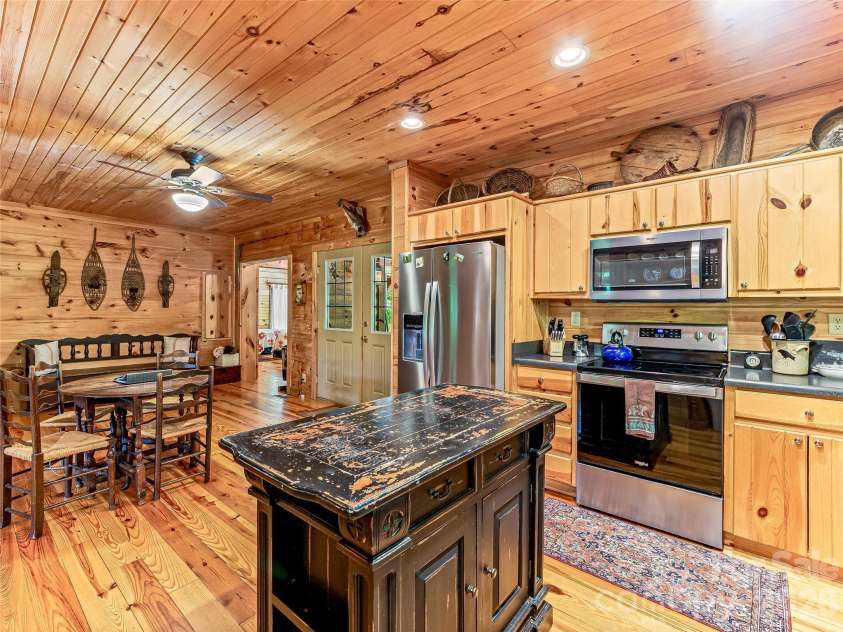 250 Fairway Drive, Lake Toxaway, NC 28747.  MLS# CAR4393346, YatesRealty ID 30586. 