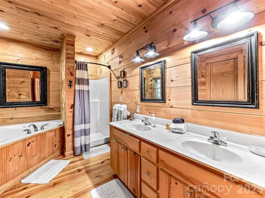 250 Fairway Drive, Lake Toxaway, NC 28747.  MLS# CAR4393346, YatesRealty ID 30586. 