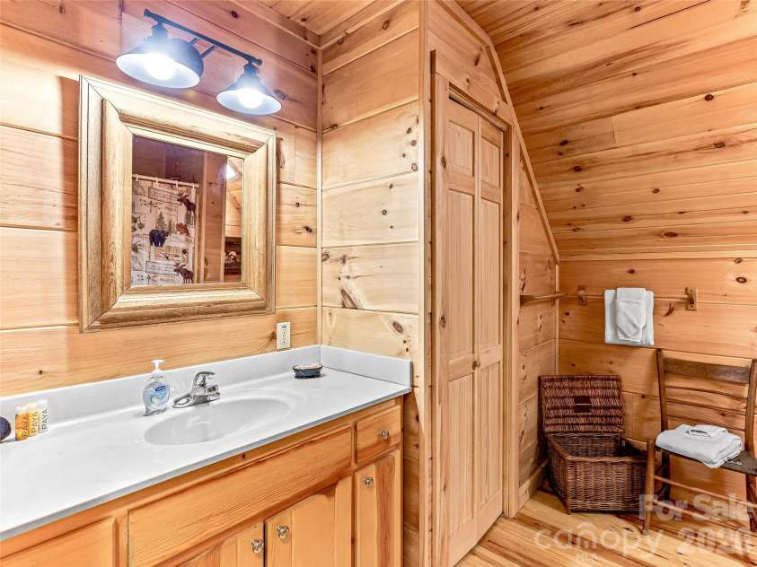 250 Fairway Drive, Lake Toxaway, NC 28747.  MLS# CAR4393346, YatesRealty ID 30586. 