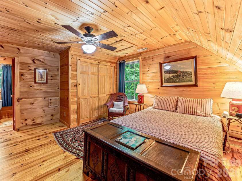 250 Fairway Drive, Lake Toxaway, NC 28747.  MLS# CAR4393346, YatesRealty ID 30586. 