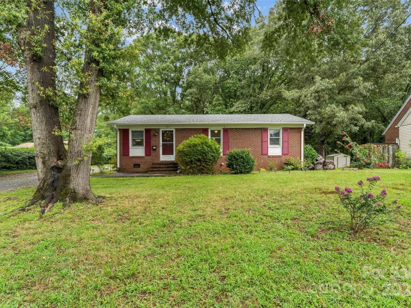 929 3rd Street, Hickory, NC 28602.  MLS# CAR4288926, YatesRealty ID 30586. 