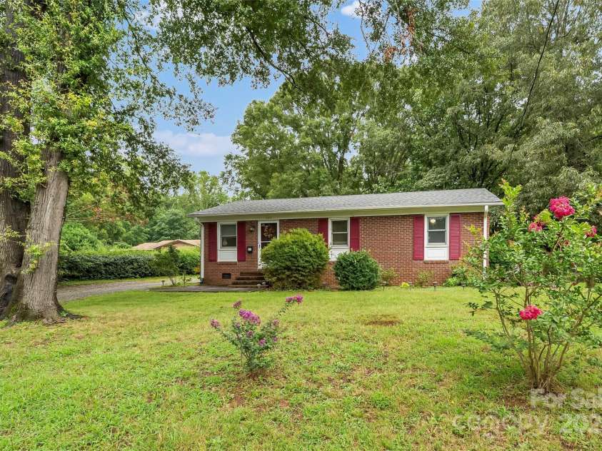 929 3rd Street, Hickory, NC 28602.  MLS# CAR4288926, YatesRealty ID 30586. 