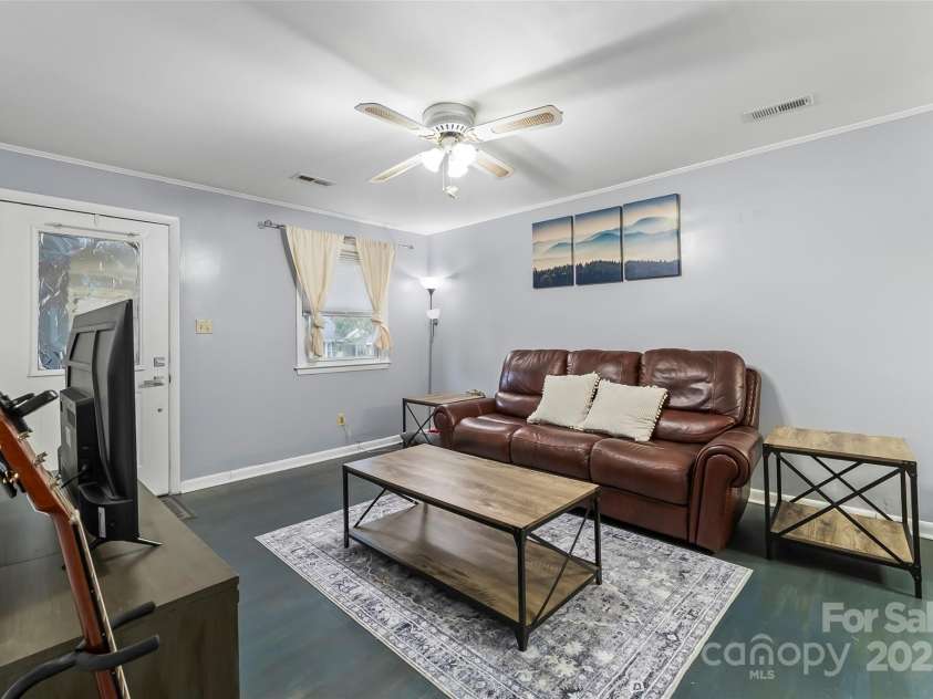 929 3rd Street, Hickory, NC 28602.  MLS# CAR4288926, YatesRealty ID 30586. 