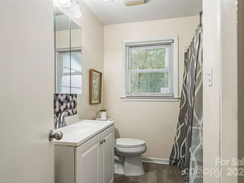 929 3rd Street, Hickory, NC 28602.  MLS# CAR4288926, YatesRealty ID 30586. 