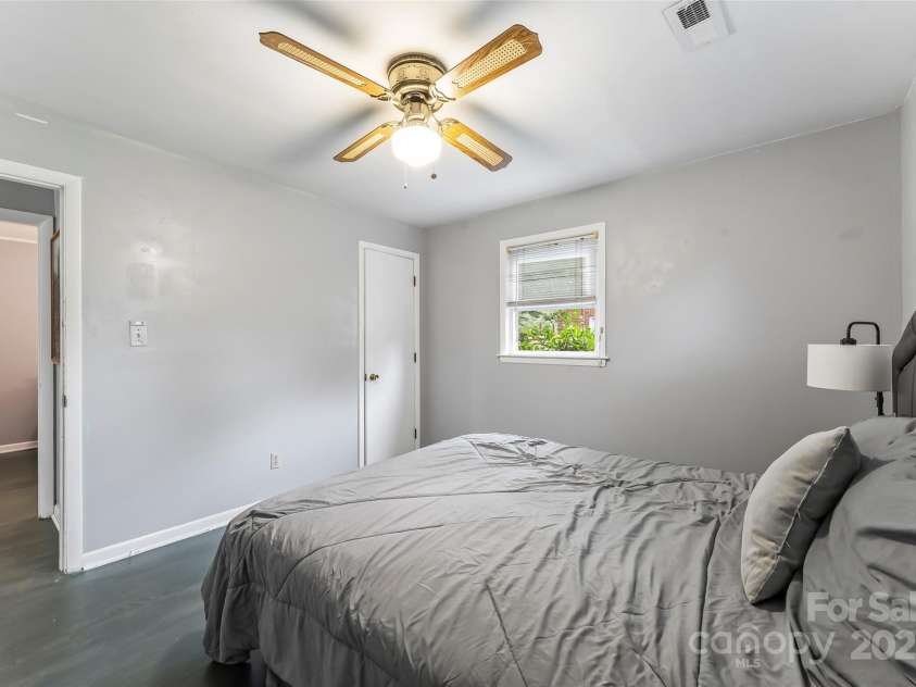 929 3rd Street, Hickory, NC 28602.  MLS# CAR4288926, YatesRealty ID 30586. 