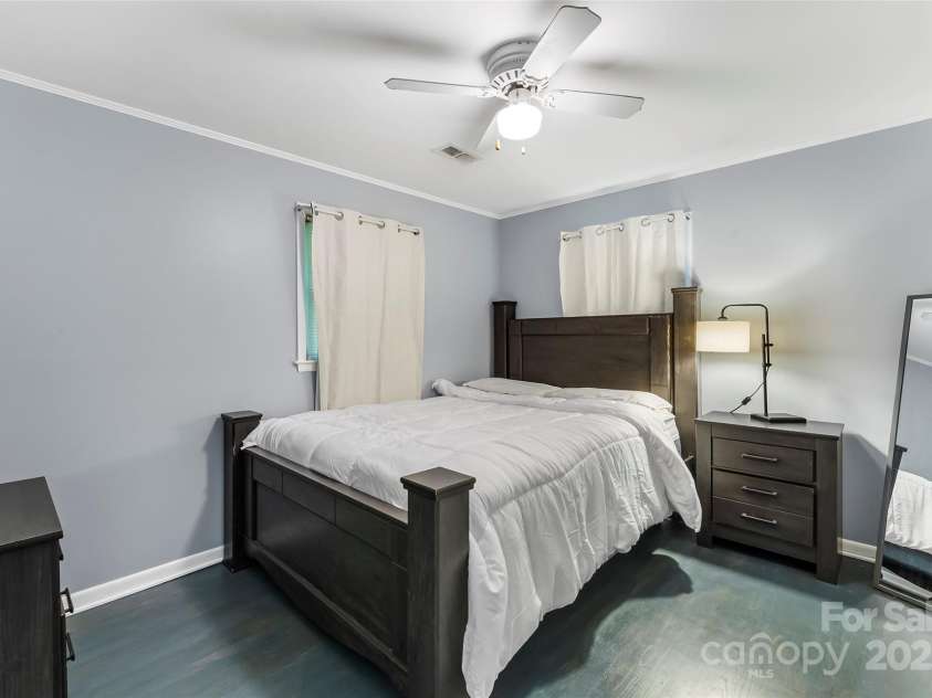 929 3rd Street, Hickory, NC 28602.  MLS# CAR4288926, YatesRealty ID 30586. 