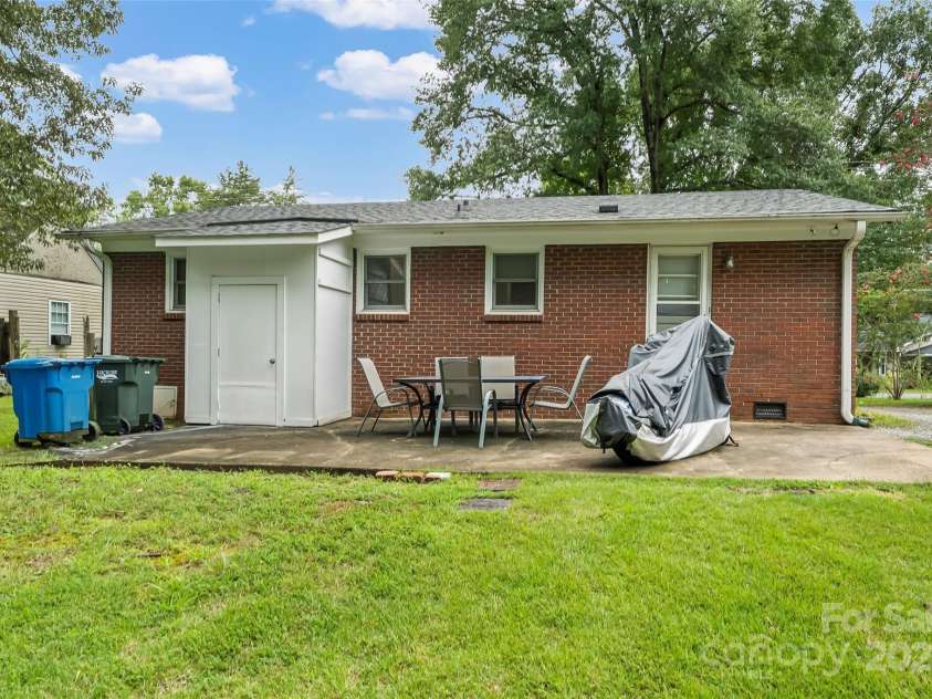 929 3rd Street, Hickory, NC 28602.  MLS# CAR4288926, YatesRealty ID 30586. 