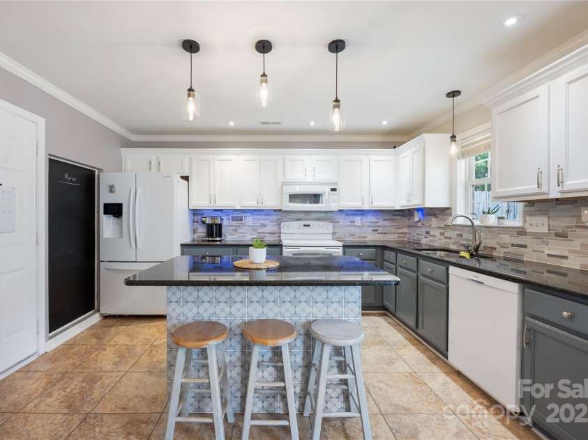 224 Royalton Road, Mooresville, NC 28115.  MLS# CAR4286656, YatesRealty ID 30587. 