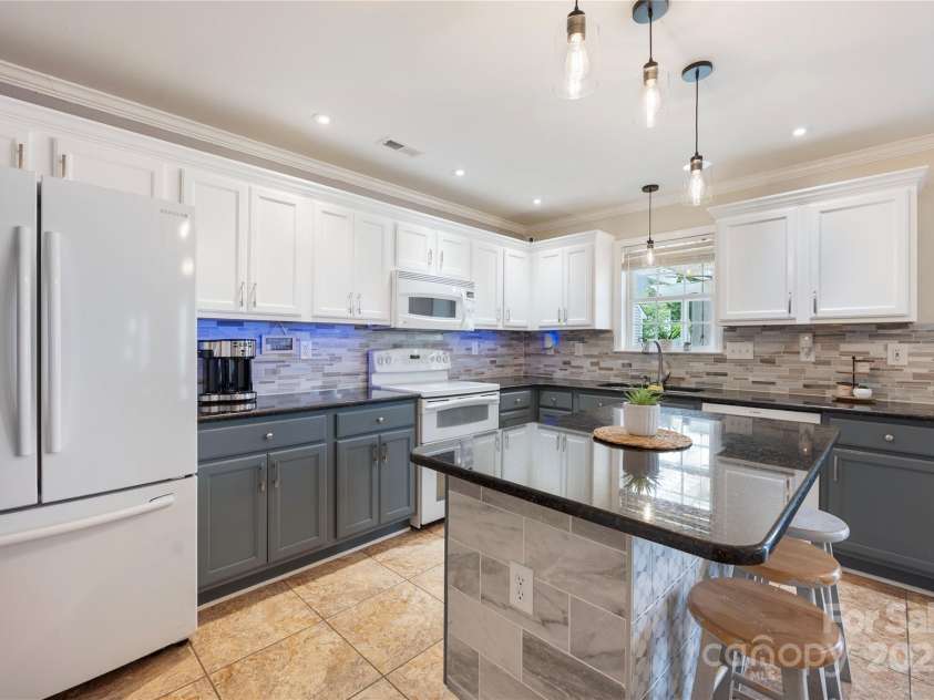 224 Royalton Road, Mooresville, NC 28115.  MLS# CAR4286656, YatesRealty ID 30587. 