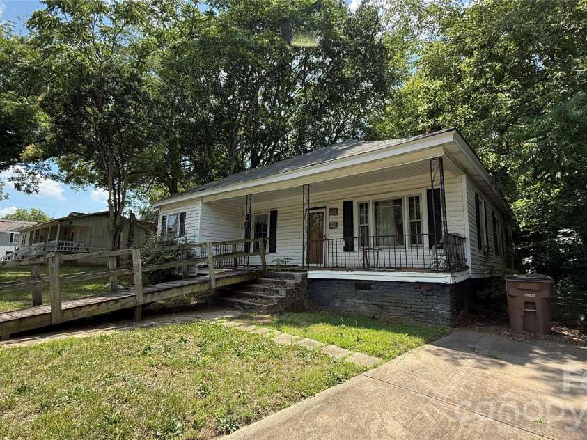 416 Martin Street, Shelby, NC 28150.  MLS# CAR4393918, YatesRealty ID 30589. 