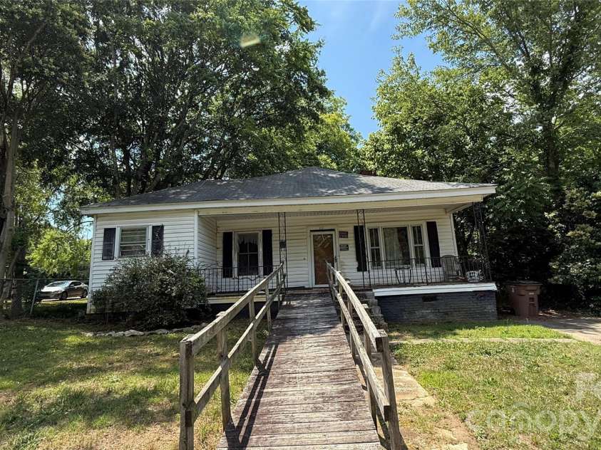 416 Martin Street, Shelby, NC 28150.  MLS# CAR4393918, YatesRealty ID 30589. 