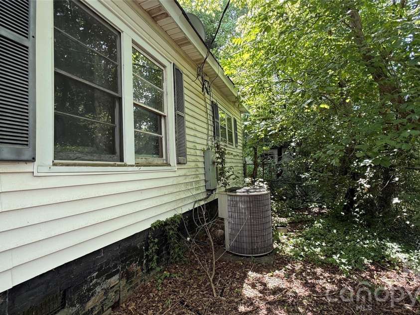 416 Martin Street, Shelby, NC 28150.  MLS# CAR4393918, YatesRealty ID 30589. 