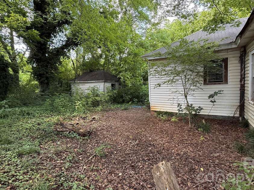 416 Martin Street, Shelby, NC 28150.  MLS# CAR4393918, YatesRealty ID 30589. 