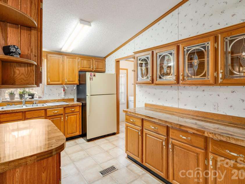 106 Avian Court, Brevard, NC 28712.  MLS# CAR4341571, YatesRealty ID 3059. 