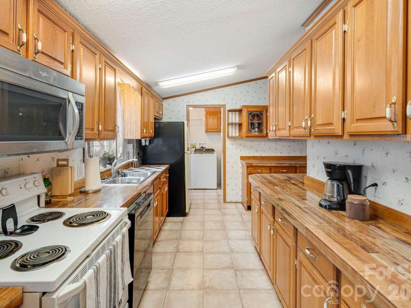 106 Avian Court, Brevard, NC 28712.  MLS# CAR4341571, YatesRealty ID 3059. 