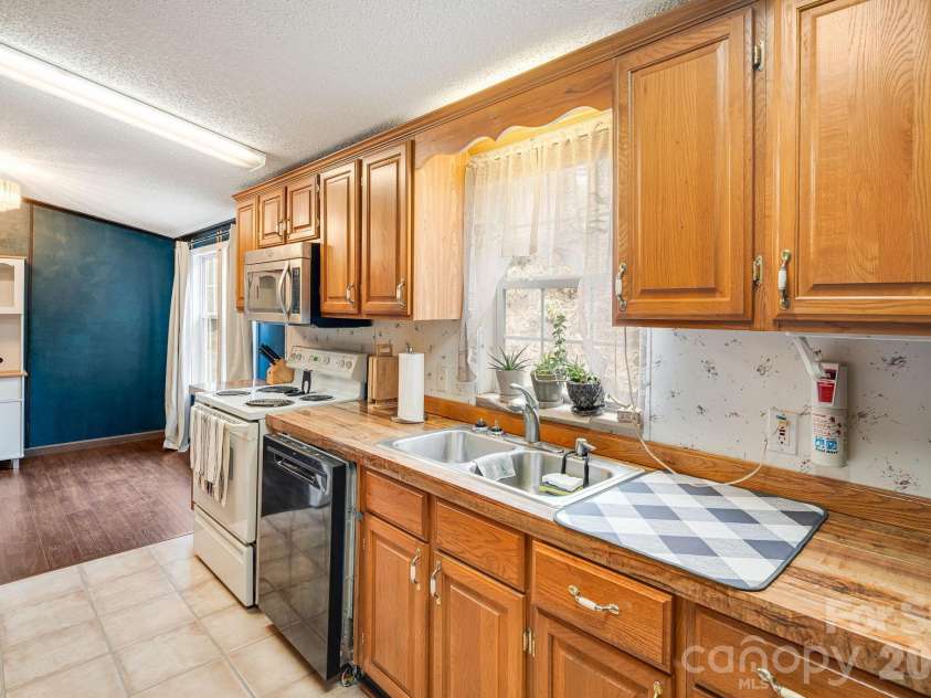 106 Avian Court, Brevard, NC 28712.  MLS# CAR4341571, YatesRealty ID 3059. 