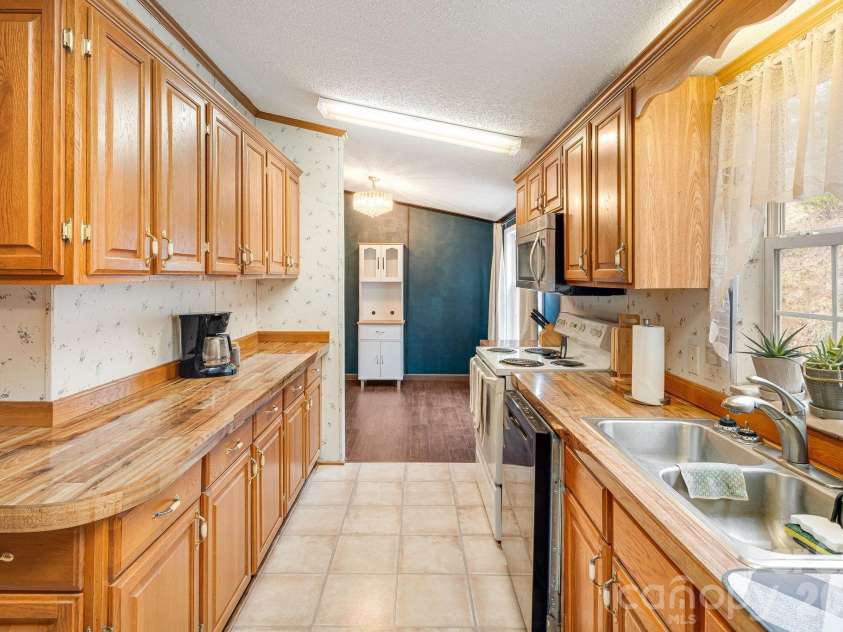 106 Avian Court, Brevard, NC 28712.  MLS# CAR4341571, YatesRealty ID 3059. 