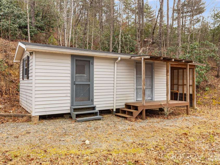 106 Avian Court, Brevard, NC 28712.  MLS# CAR4341571, YatesRealty ID 3059. 