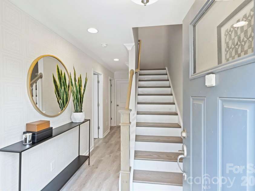 420 Grey Reagan Trail, Charlotte, NC 28211.  MLS# CAR4374301, YatesRealty ID 30591. Entryway foyer