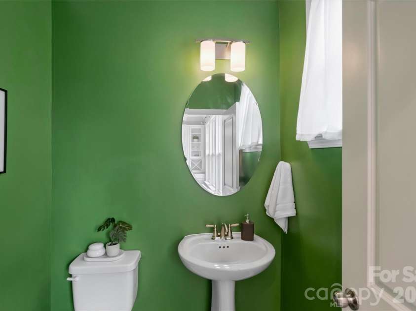420 Grey Reagan Trail, Charlotte, NC 28211.  MLS# CAR4374301, YatesRealty ID 30591. Half bath - main level