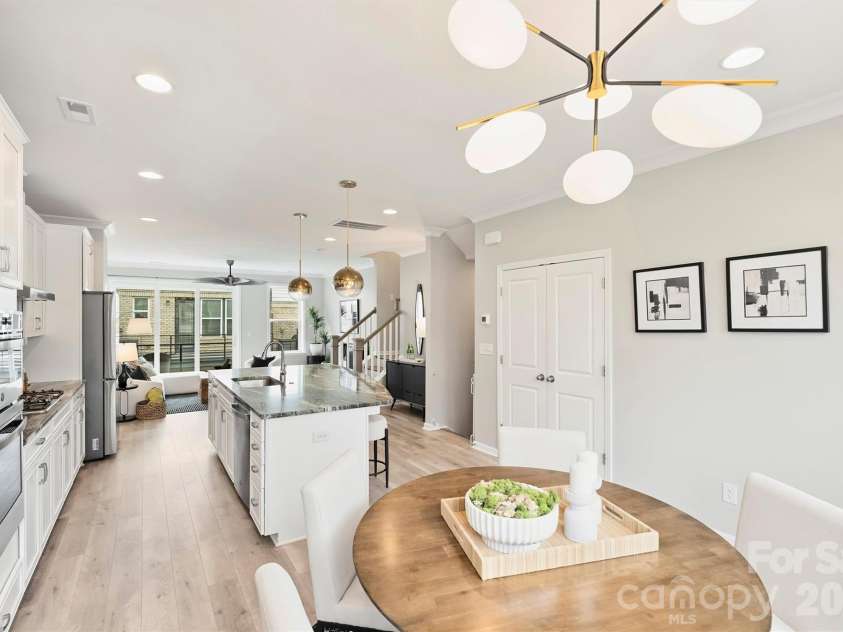420 Grey Reagan Trail, Charlotte, NC 28211.  MLS# CAR4374301, YatesRealty ID 30591. Main level breakfast area