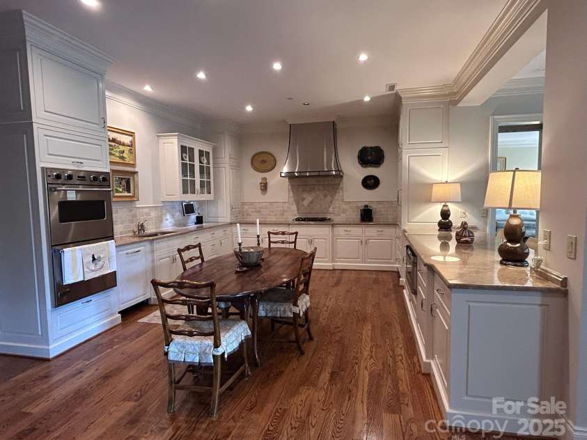 168 Cherokee Road, Charlotte, NC 28207.  MLS# CAR4289738, YatesRealty ID 30592. 
