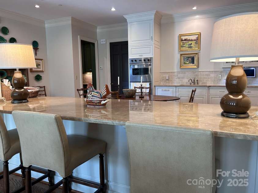 168 Cherokee Road, Charlotte, NC 28207.  MLS# CAR4289738, YatesRealty ID 30592. 