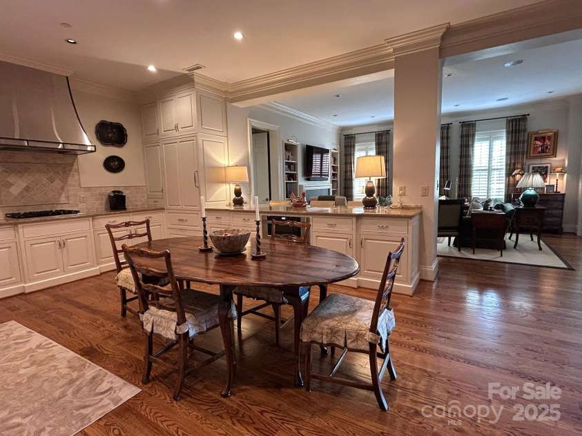 168 Cherokee Road, Charlotte, NC 28207.  MLS# CAR4289738, YatesRealty ID 30592. 