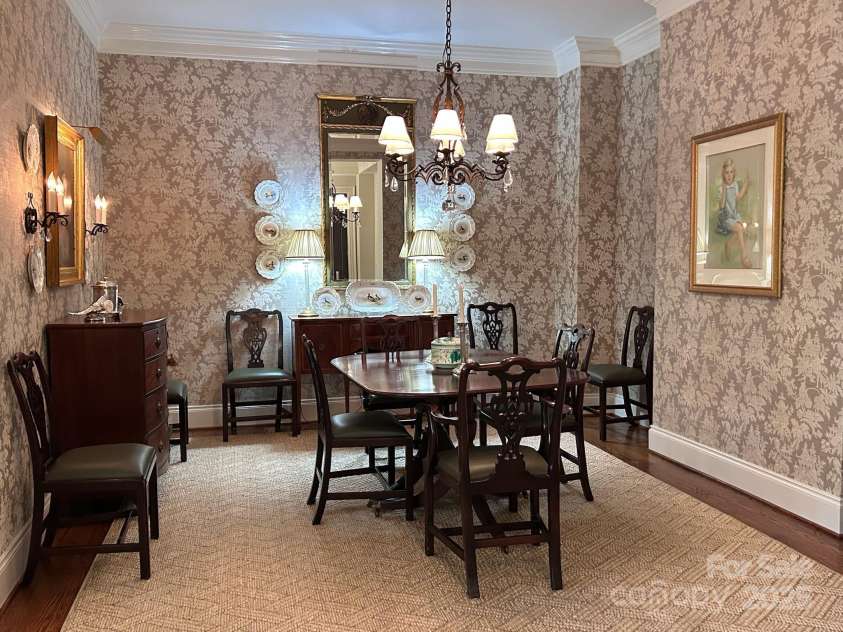 168 Cherokee Road, Charlotte, NC 28207.  MLS# CAR4289738, YatesRealty ID 30592. 