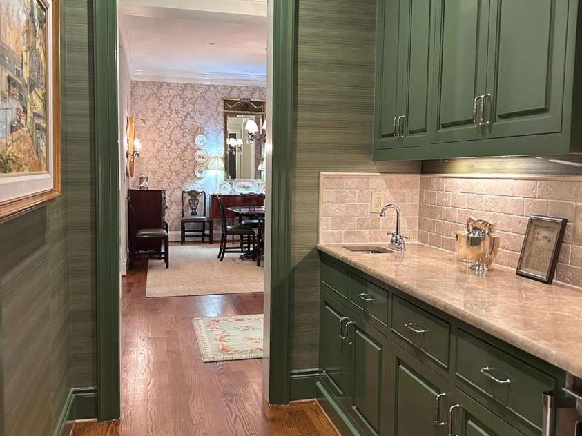 168 Cherokee Road, Charlotte, NC 28207.  MLS# CAR4289738, YatesRealty ID 30592. 
