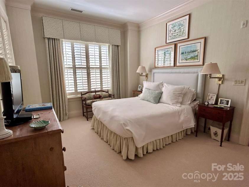 168 Cherokee Road, Charlotte, NC 28207.  MLS# CAR4289738, YatesRealty ID 30592. 
