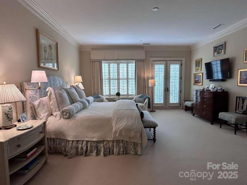 168 Cherokee Road, Charlotte, NC 28207.  MLS# CAR4289738, YatesRealty ID 30592. 