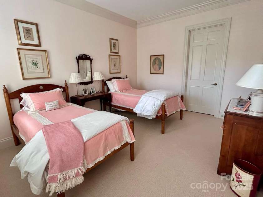 168 Cherokee Road, Charlotte, NC 28207.  MLS# CAR4289738, YatesRealty ID 30592. 