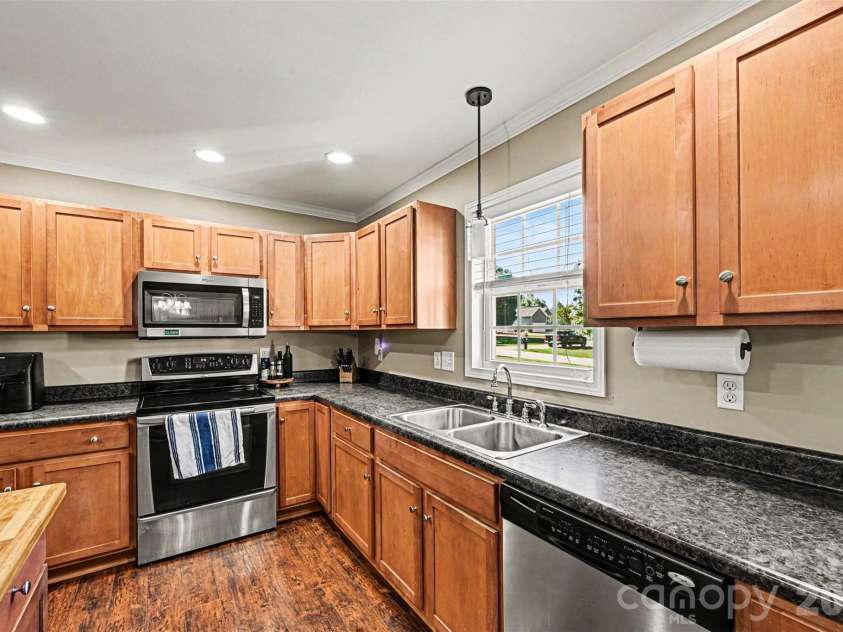 2720 Hill Top Drive, Salisbury, NC 28147.  MLS# CAR4388027, YatesRealty ID 30592. 