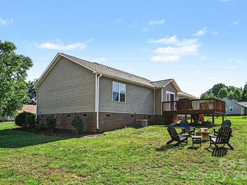 2720 Hill Top Drive, Salisbury, NC 28147.  MLS# CAR4388027, YatesRealty ID 30592. Back Yard