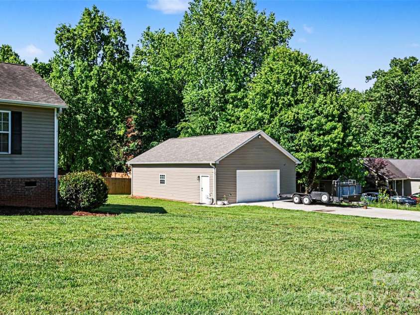 2720 Hill Top Drive, Salisbury, NC 28147.  MLS# CAR4388027, YatesRealty ID 30592. Detached Garage