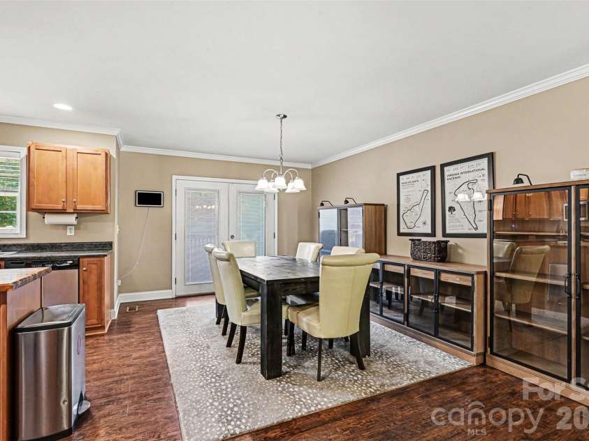 2720 Hill Top Drive, Salisbury, NC 28147.  MLS# CAR4388027, YatesRealty ID 30592. Dinning area