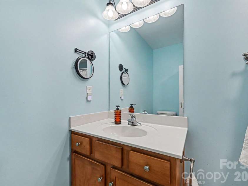 2720 Hill Top Drive, Salisbury, NC 28147.  MLS# CAR4388027, YatesRealty ID 30592. Primary Bath