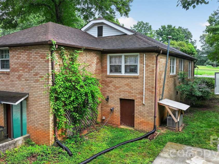 13 Murray Street, Maiden, NC 28650.  MLS# CAR4389050, YatesRealty ID 30594. 