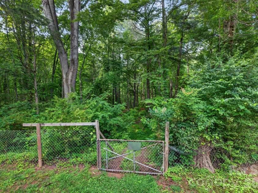 13 Murray Street, Maiden, NC 28650.  MLS# CAR4389050, YatesRealty ID 30594. 