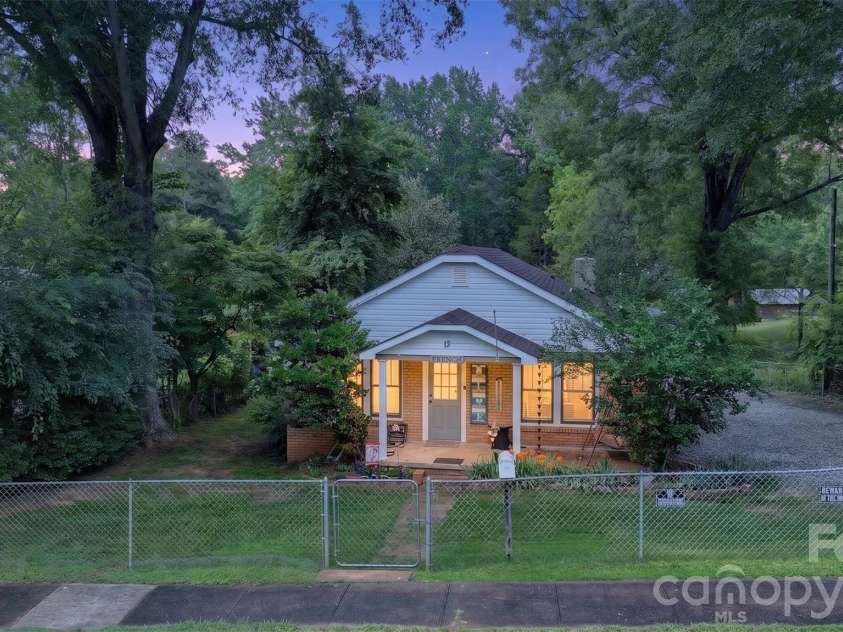 13 Murray Street, Maiden, NC 28650.  MLS# CAR4389050, YatesRealty ID 30594. 