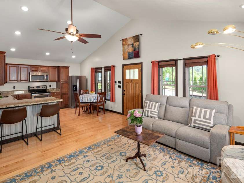 190 Joyner Avenue, Asheville, NC 28806.  MLS# CAR4380603, YatesRealty ID 30595. Open floorplan