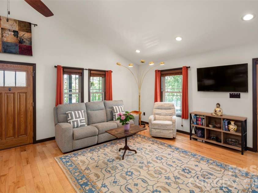 190 Joyner Avenue, Asheville, NC 28806.  MLS# CAR4380603, YatesRealty ID 30595. Spacious living areas