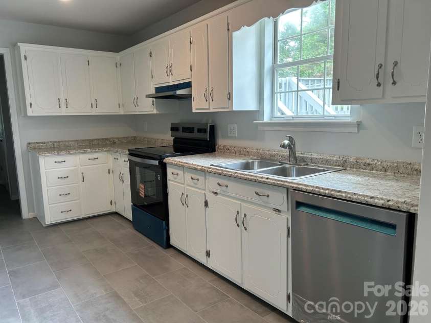 2393 Oxford Circle, Lancaster, SC 29720.  MLS# CAR4357517, YatesRealty ID 30596. 