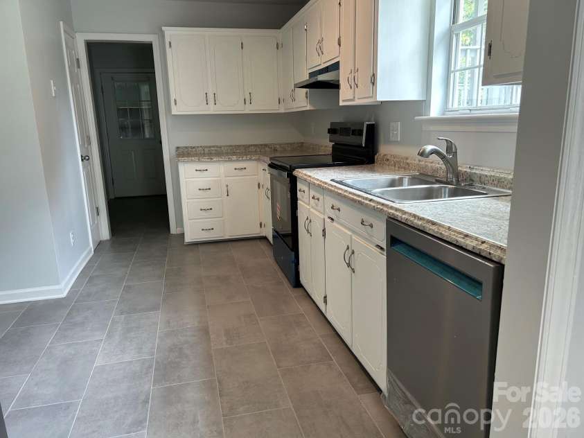 2393 Oxford Circle, Lancaster, SC 29720.  MLS# CAR4357517, YatesRealty ID 30596. 