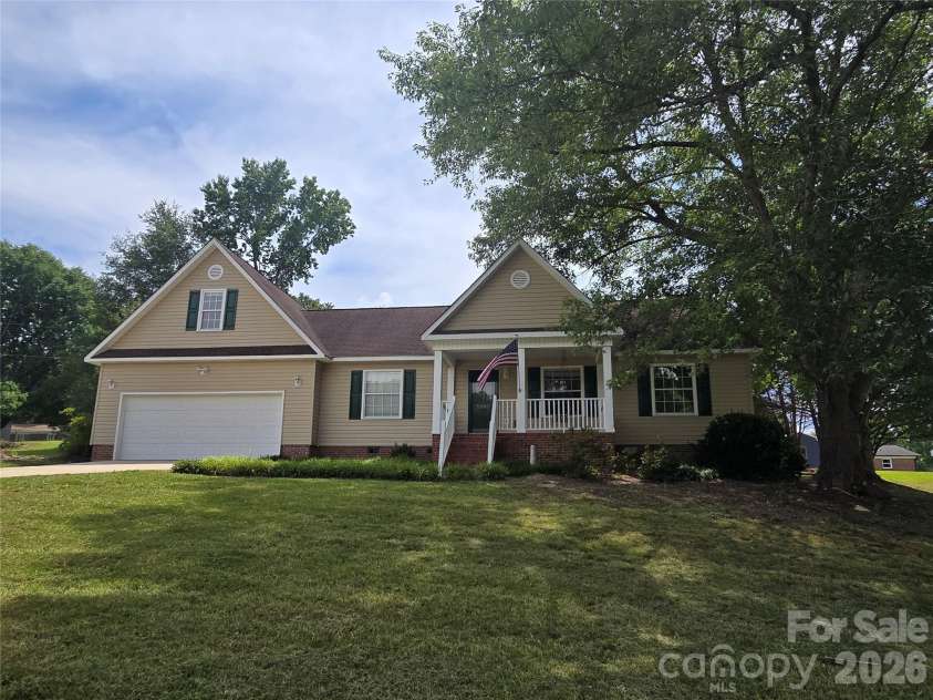 2393 Oxford Circle, Lancaster, SC 29720.  MLS# CAR4357517, YatesRealty ID 30596. 