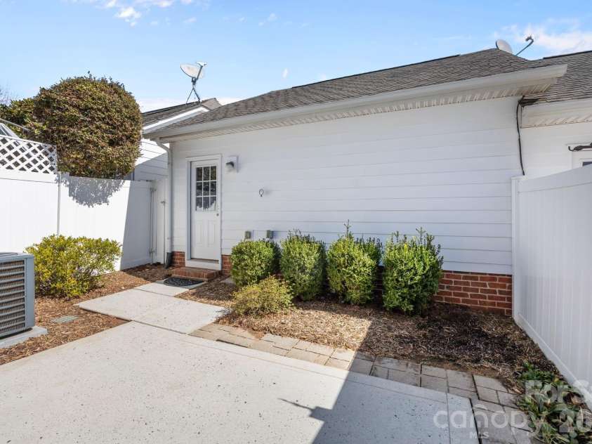 738 Naramore Street, Davidson, NC 28036.  MLS# CAR4350695, YatesRealty ID 30597. 