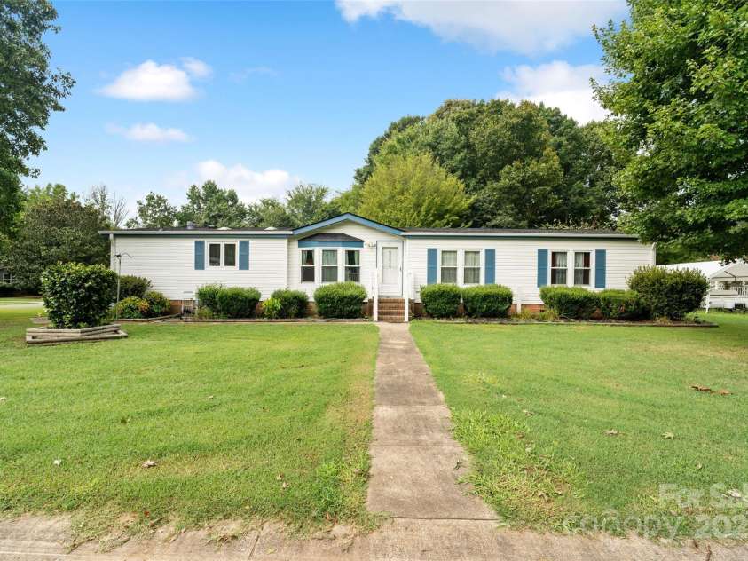 5909 Lake Valley Road, Clover, SC 29710.  MLS# CAR4288971, YatesRealty ID 30598. 