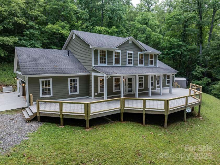 166 Jay Bird Drive, Sylva, NC 28779.  MLS# CAR4289946, YatesRealty ID 30599. 